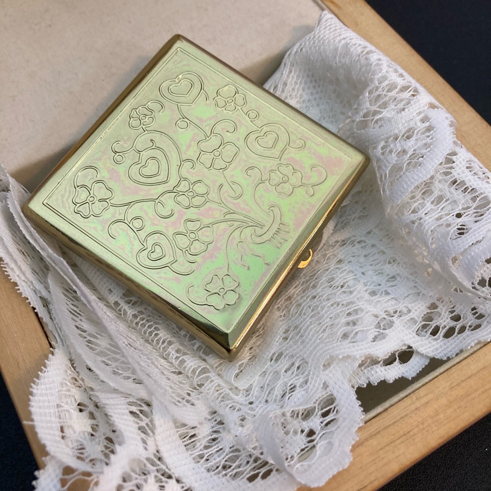 Vintage “Majestic” makeup compact